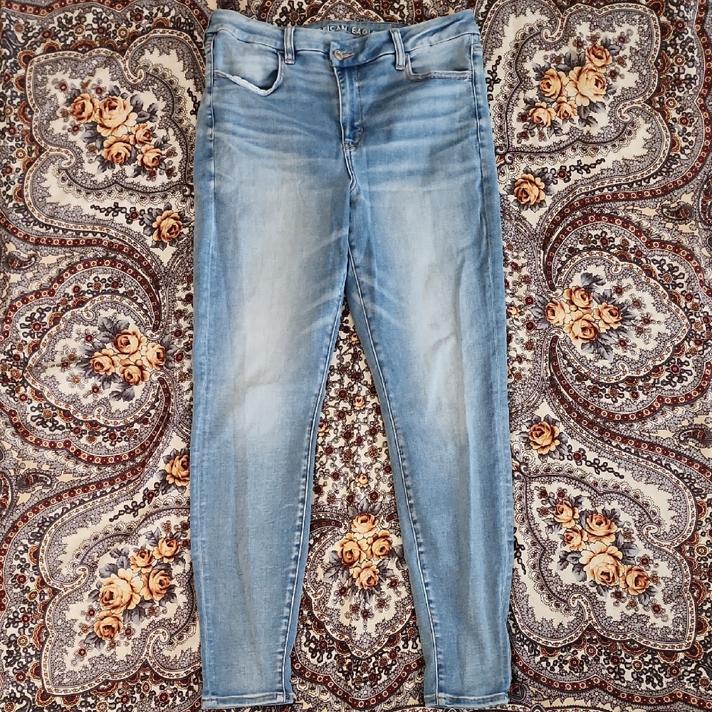American Eagle Outfitters Light Wash High Rise Crossover Jegging — Size 12 Long